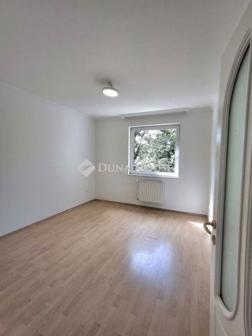 Eladó téglalakás, Debrecenben 69 M Ft, 3 szobás