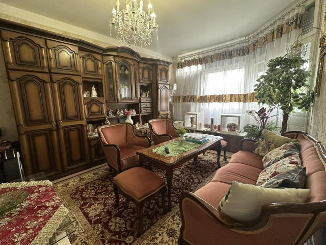 Eladó téglalakás, Komlón, Kossuth Lajos utcában 30.8 M Ft