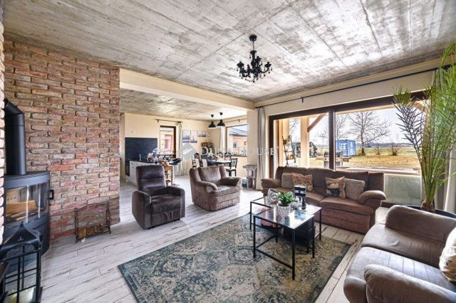 Eladó családi ház, Délegyházán 129 M Ft, 5 szobás