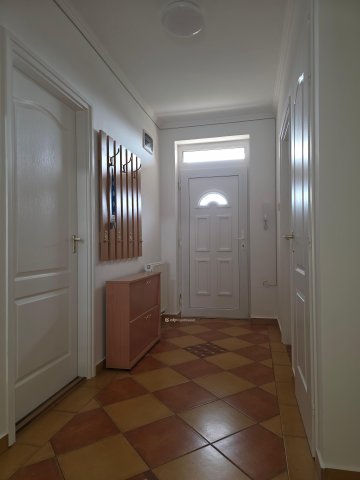 Kiadó téglalakás, albérlet, Pápán 160 E Ft / hó, 3 szobás