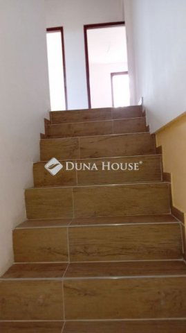 Eladó családi ház, Ádándon 53.5 M Ft, 6 szobás