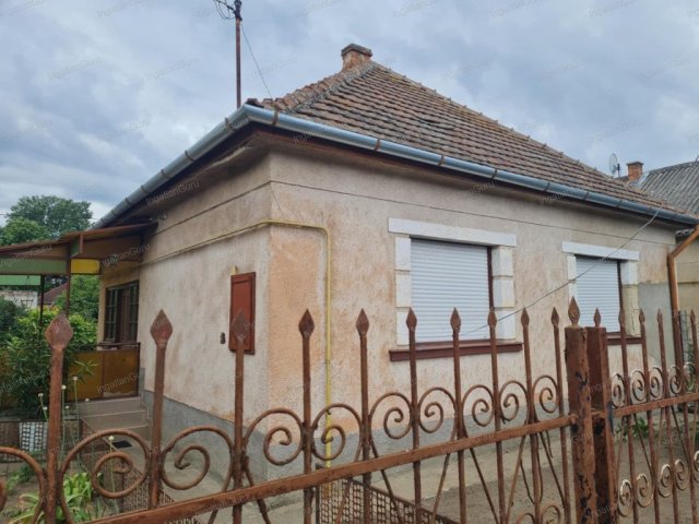 Eladó családi ház, Kecskeméten 52.8 M Ft, 3 szobás