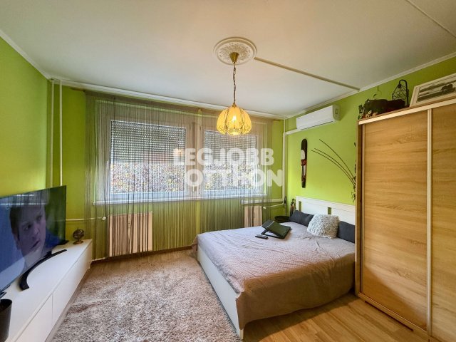 Eladó panellakás, Cegléden 42 M Ft, 2+1 szobás