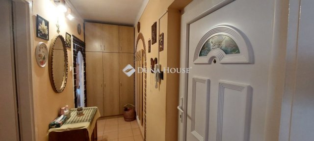 Eladó téglalakás, Tatabányán, Fellner Jakab téren 32.5 M Ft