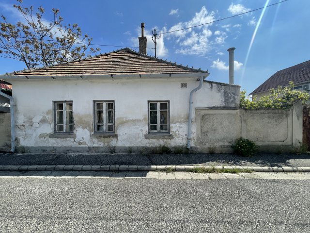 Eladó családi ház, Veszprémben 42.9 M Ft, 2 szobás