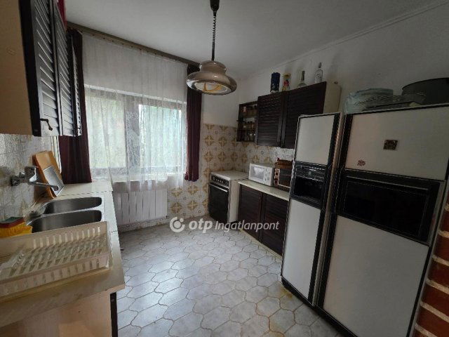 Eladó családi ház, Velencén 79.9 M Ft, 5+2 szobás