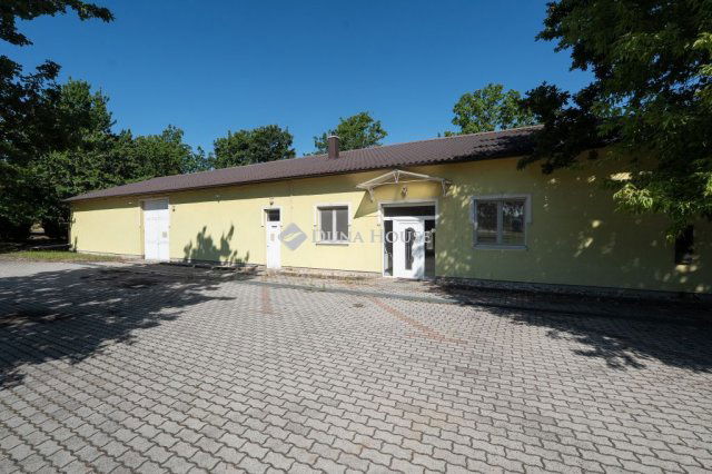 Kiadó ipari ingatlan, Tatabányán, Fürdő utcában 800 E Ft / hó