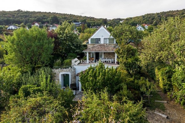 Eladó családi ház, Csopakon 529 M Ft, 5 szobás
