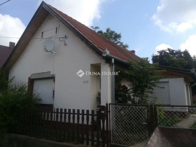 Eladó családi ház, Siófokon 39.5 M Ft, 3 szobás