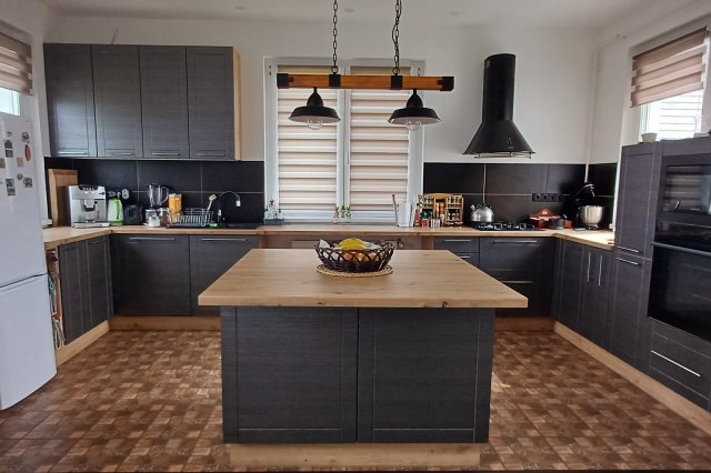 Eladó családi ház, Pusztaszabolcson 92.9 M Ft, 5 szobás