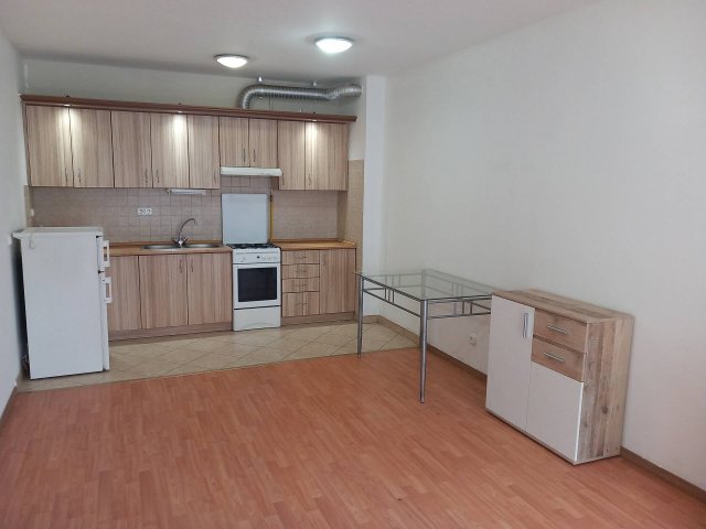 Kiadó téglalakás, albérlet, Szolnokon 140 E Ft / hó, 2 szobás