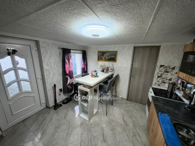 Eladó családi ház, Balatonszemesen 80.99 M Ft, 1+2 szobás