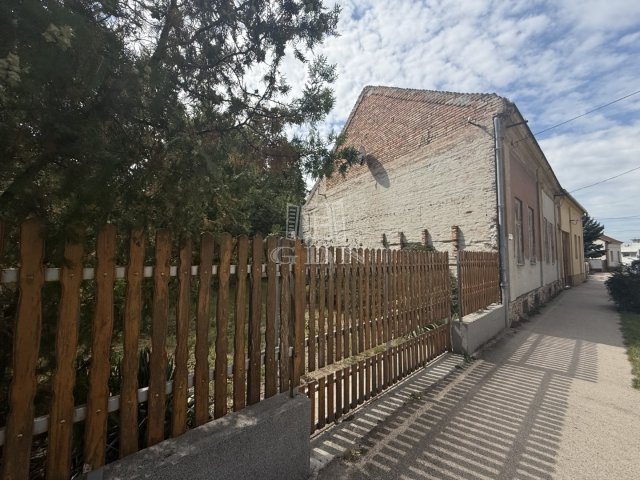 Eladó családi ház, Székesfehérvárott 126 M Ft, 2+1 szobás