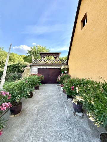 Eladó családi ház, Pomázon 88.9 M Ft, 3 szobás