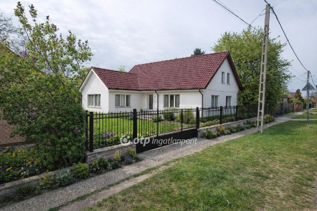 Eladó családi ház, Érden 90 M Ft, 3+2 szobás