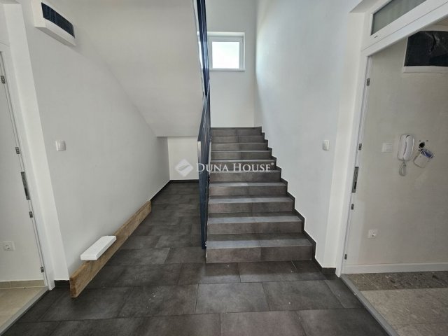Eladó téglalakás, Mendén 79.9 M Ft, 4 szobás