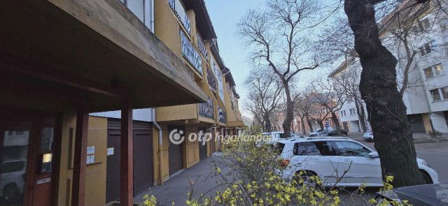 Eladó panellakás, Debrecenben 51.9 M Ft, 1+1 szobás