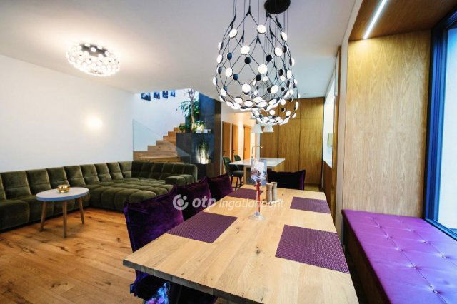Eladó családi ház, Velencén 222 M Ft, 5+1 szobás