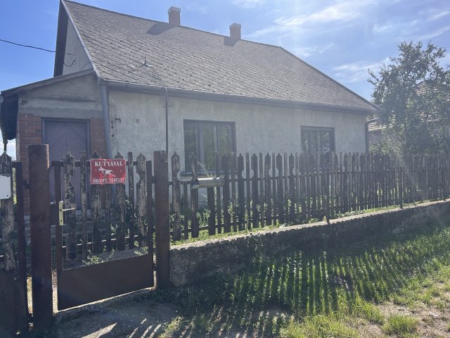 Eladó családi ház, Banán 30 M Ft, 2 szobás