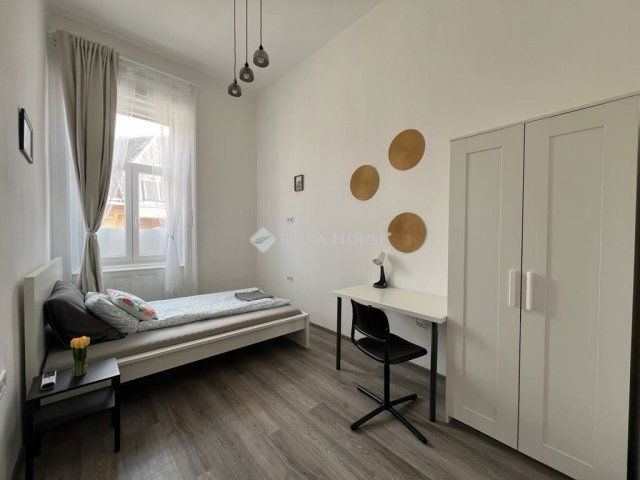 Eladó téglalakás, Budapesten, VI. kerületben 78.9 M Ft, 3 szobás