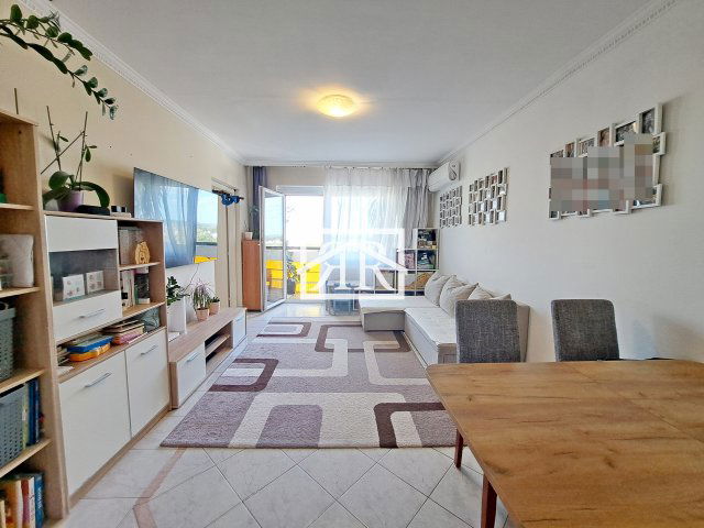 Eladó panellakás, Szegeden, Kereszttöltés utcában 64.9 M Ft