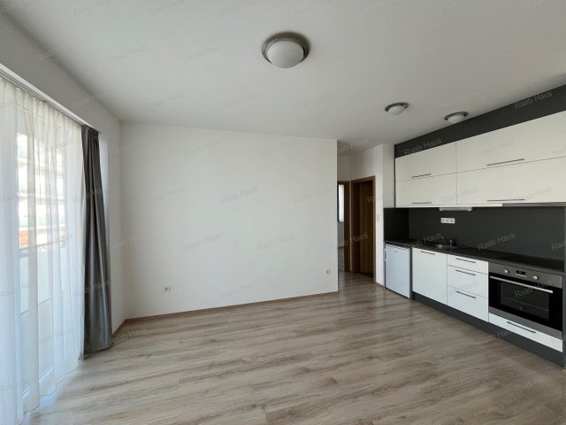 Kiadó téglalakás, albérlet, Győrött, Kenus utcában, 3 szobás