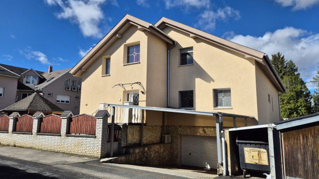 Eladó családi ház, Sárváron 198 M Ft, 8 szobás