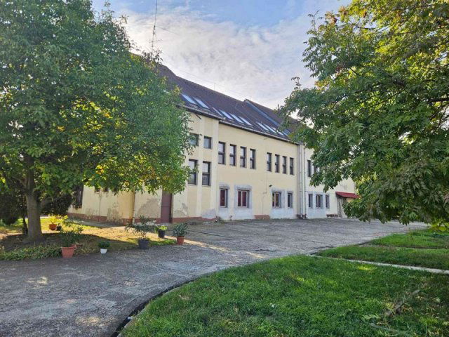 Eladó családi ház, Hatvanban 175 M Ft, 18 szobás