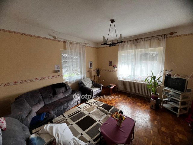 Eladó családi ház, Szihalmon 25 M Ft, 3+2 szobás