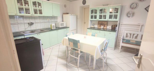 Eladó családi ház, Forrón 19.9 M Ft, 2 szobás