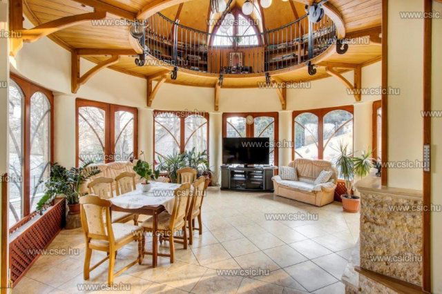 Eladó családi ház, Szentendrén 399 M Ft, 7 szobás