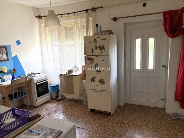 Eladó családi ház, Dorogon 21 M Ft, 1 szobás