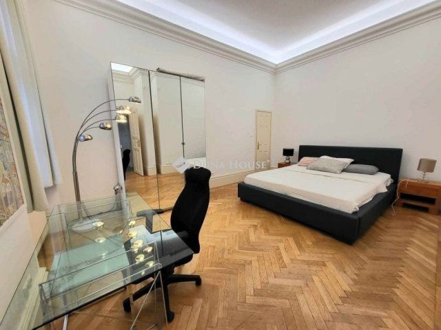 Eladó téglalakás, Budapesten, VI. kerületben 160 M Ft, 3 szobás