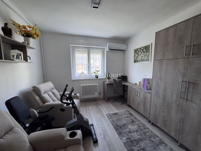 Eladó téglalakás, Komlón 17 M Ft, 1 szobás