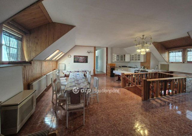 Eladó családi ház, Balatonmáriafürdőn 95 M Ft, 3+4 szobás