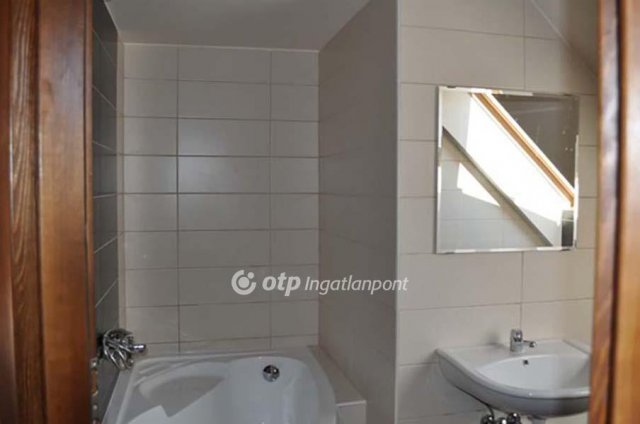 Eladó családi ház, Gárdonyban 150 M Ft, 5+5 szobás