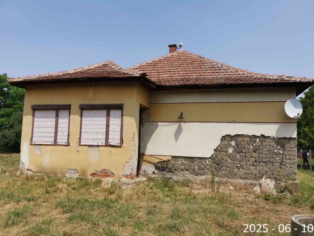 Eladó családi ház, Biharnagybajomban 3.88 M Ft, 1+1 szobás