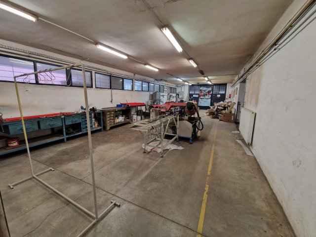 Kiadó ipari ingatlan, Komáromban 2000 E Ft / hó