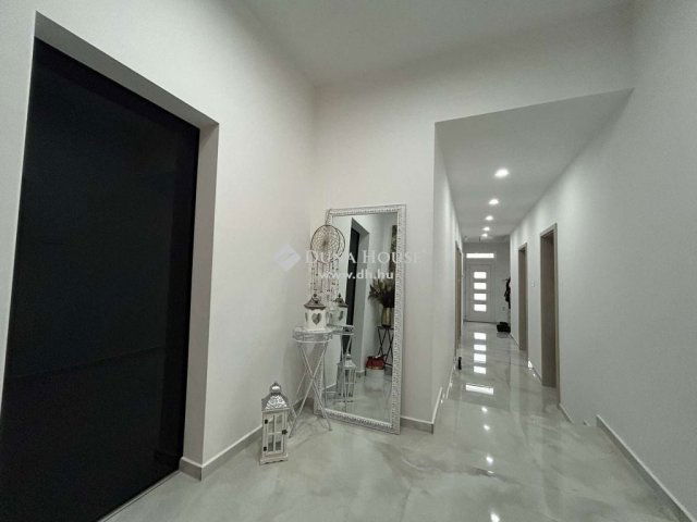 Eladó családi ház, Vecsésen 150 M Ft, 4 szobás