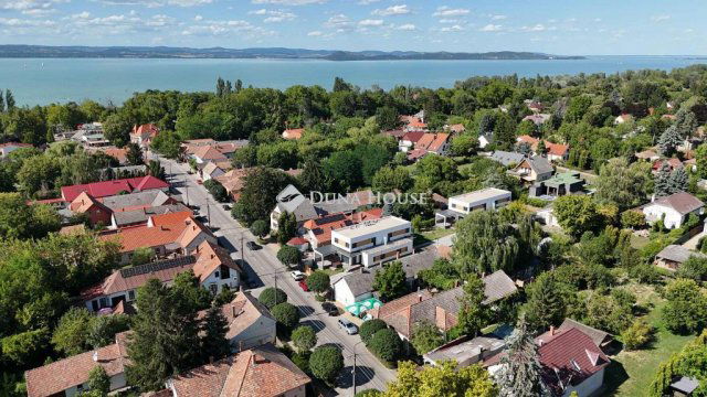 Eladó ikerház, Balatonszárszón 139.9 M Ft, 5 szobás