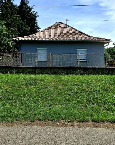 Eladó családi ház, Pécsett 69.99 M Ft, 3 szobás