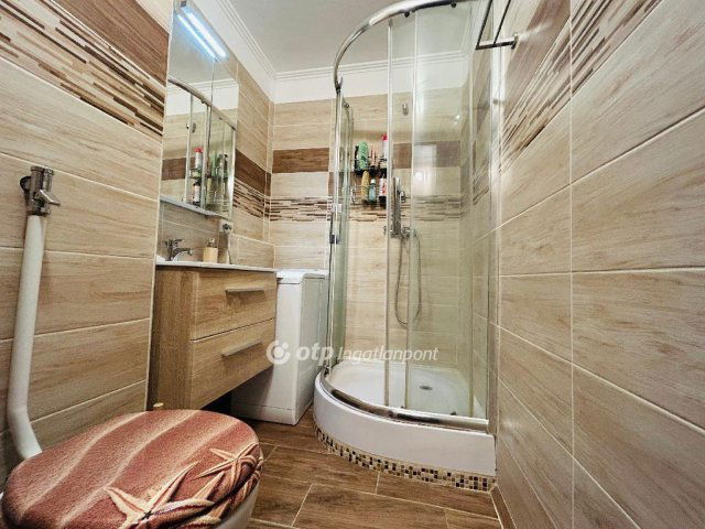 Eladó panellakás, Debrecenben 64.5 M Ft, 2 szobás