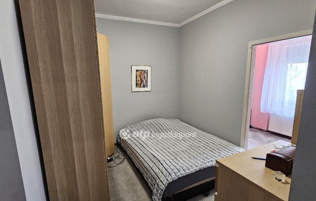 Eladó téglalakás, Dunaújvárosban 67 M Ft, 5 szobás