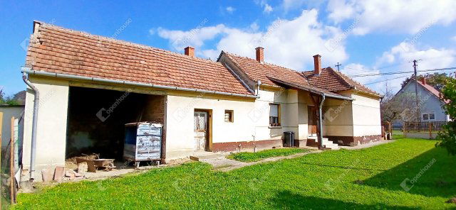 Eladó családi ház, Lakhegyen 25.5 M Ft, 2 szobás