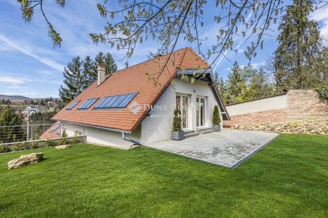 Eladó családi ház, Csobánkán 350 M Ft, 7 szobás