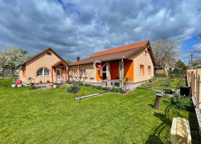Eladó családi ház, Várpalotán 89.99 M Ft, 2+3 szobás