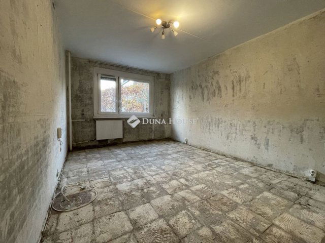 Eladó panellakás, Székesfehérvárott, Kígyó utcában 57 M Ft