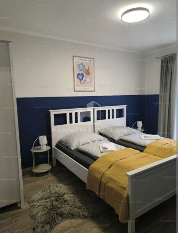 Eladó téglalakás, Balatonalmádiban 82.5 M Ft, 3 szobás