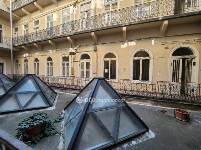 Eladó családi ház, Budapesten, V. kerületben 2068.29 M Ft
