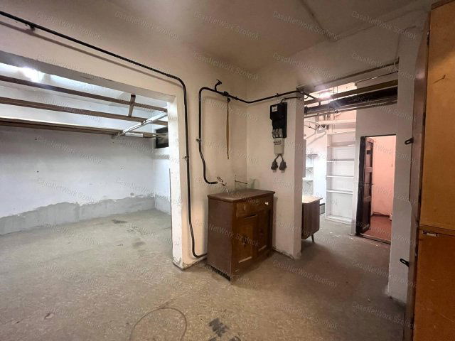 Eladó üzlethelyiség, Szolnokon 18.5 M Ft, 2 szobás